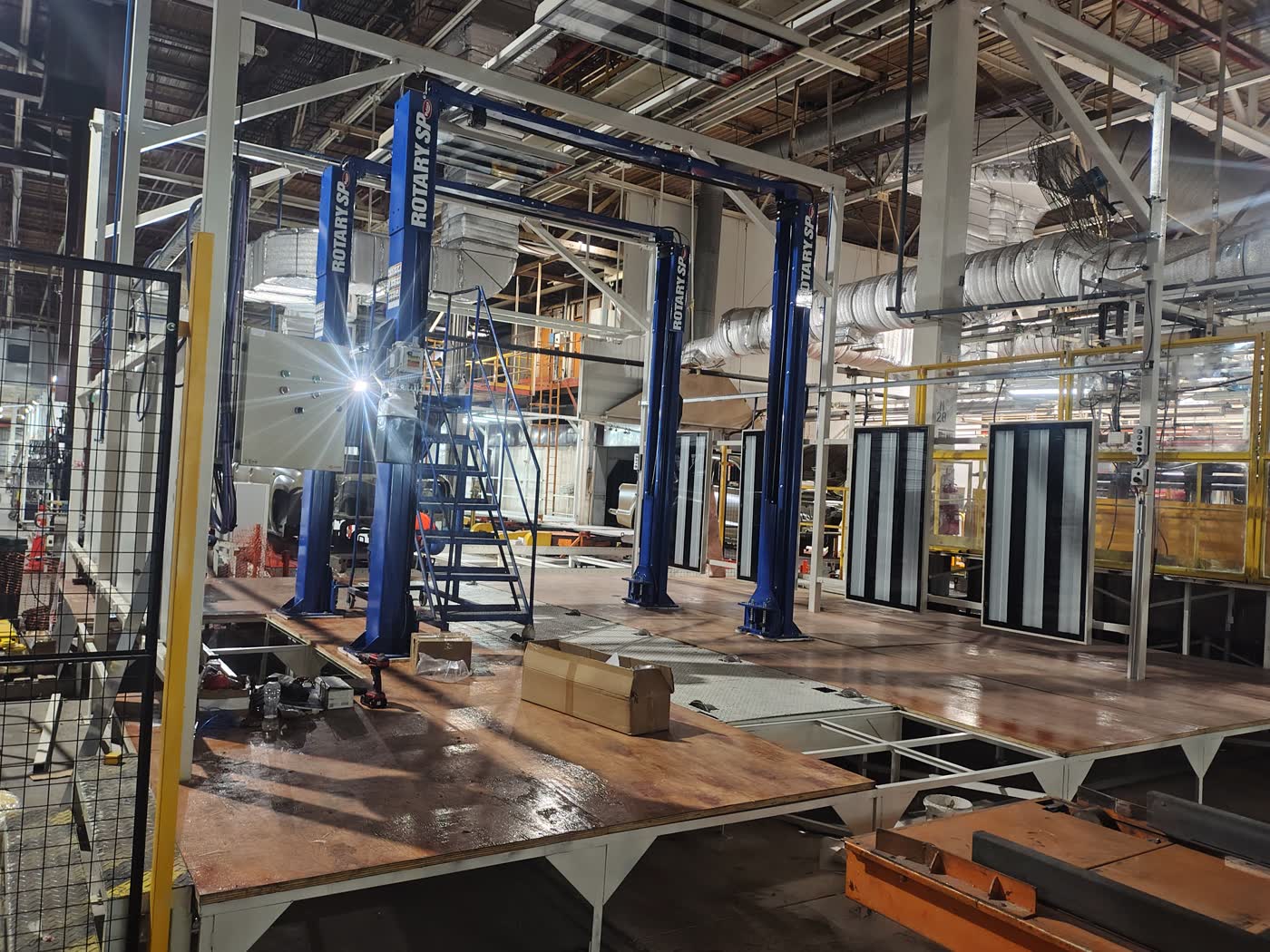 Estructura de riel elevado para desplazamiento de carrocerías en planta